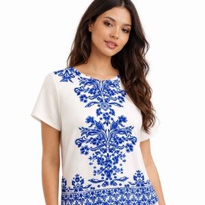 Xhilaration White Tee with Blue Floral Print Size Medium